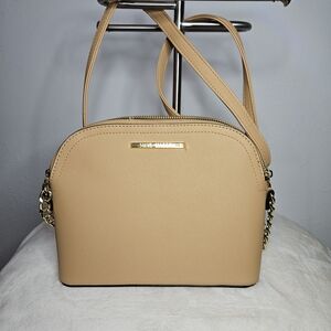 NWOT Steve Madden Crossbody Purse – Neutral Beige w/ Gold Chain ✨